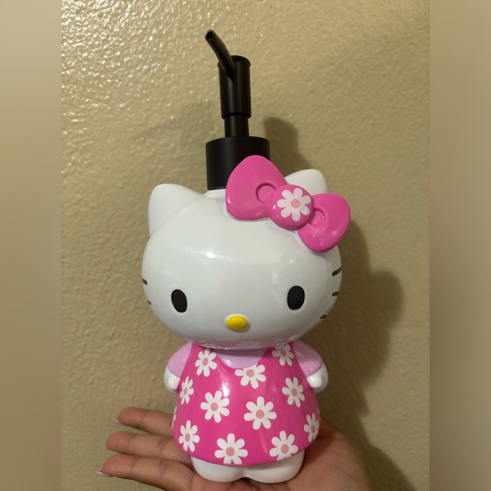 New Hello Kitty Pink Soap Dispenser